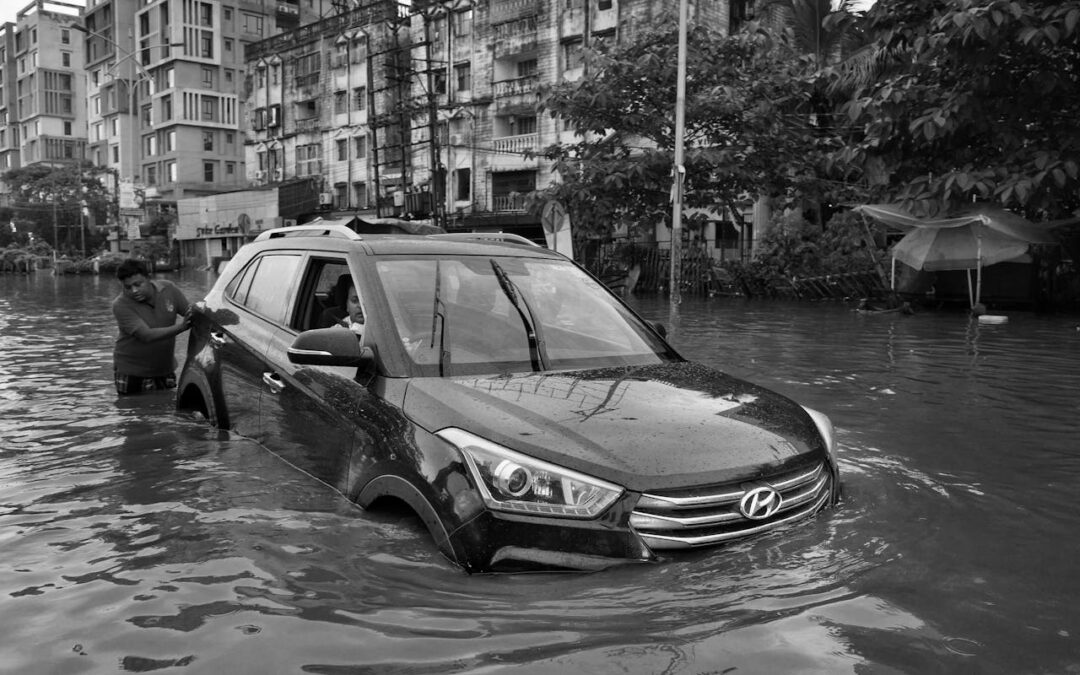 Peguei enchente com o carro, o que fazer? A gente te conta!