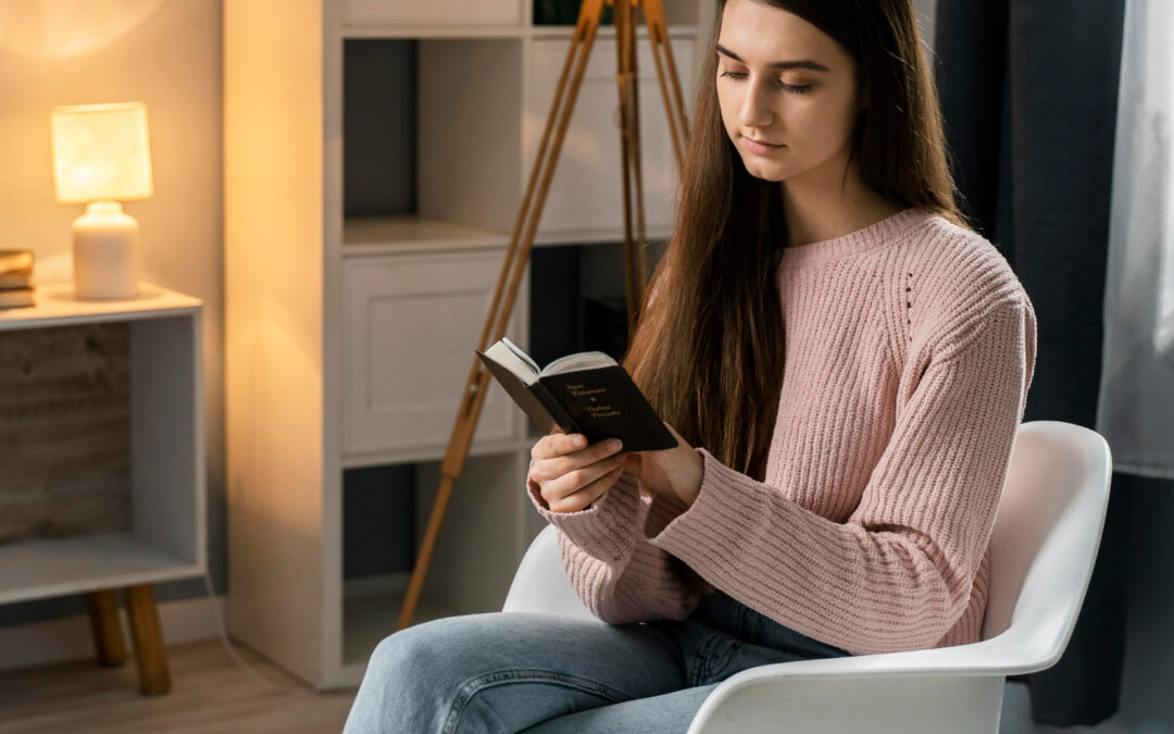 Como montar um cantinho devocional em casa, mesmo sem muito espaço