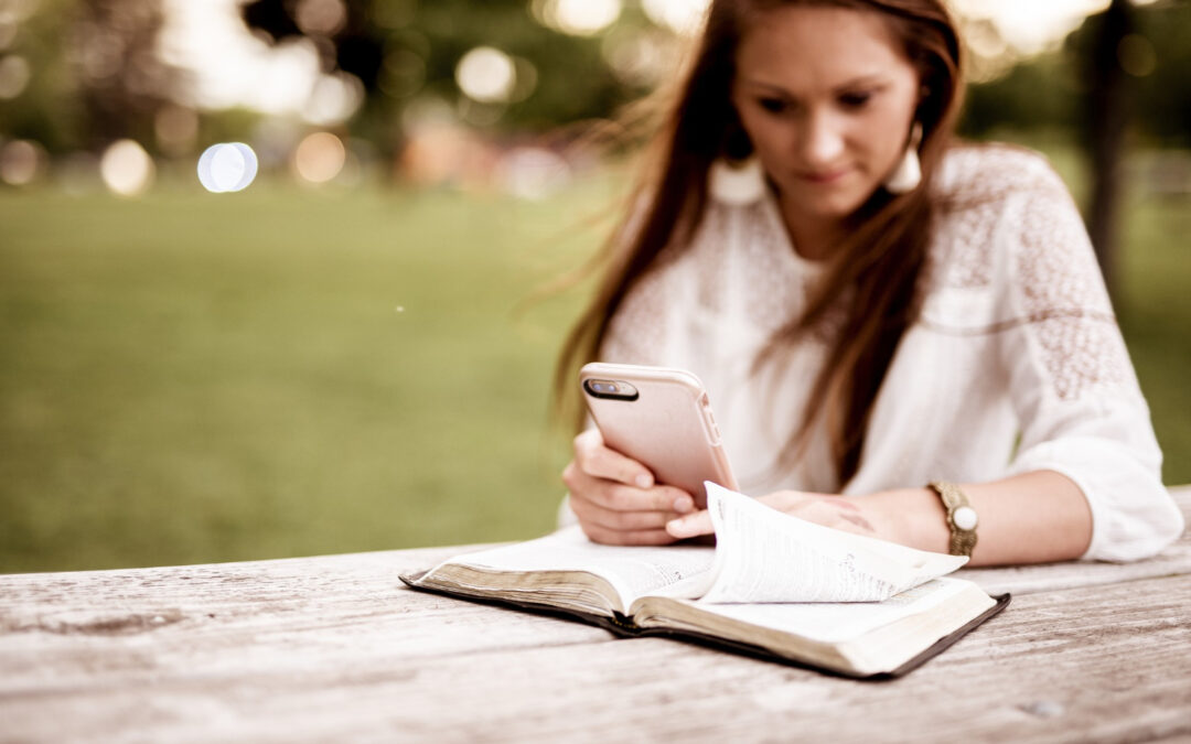 Diferença entre devocional e estudo bíblico: preciso dos dois?