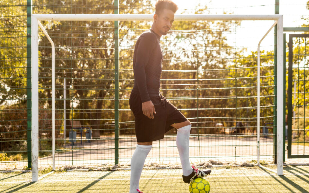 Escanteio ou tiro de meta? Como a arbitragem decide em lances no ‘limite’